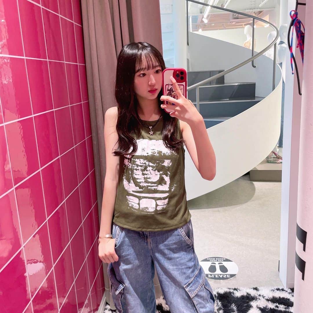 ももかさんのインスタグラム写真 - (ももかInstagram)「🎀 SHEIN TOKYOさんの開店前に お邪魔させていただき、 QUUUN‼︎で撮影してきました~⭐️ ・ 試着室が映えすぎてたw #shein #sheintokyo」7月9日 13時02分 - momoka_ch