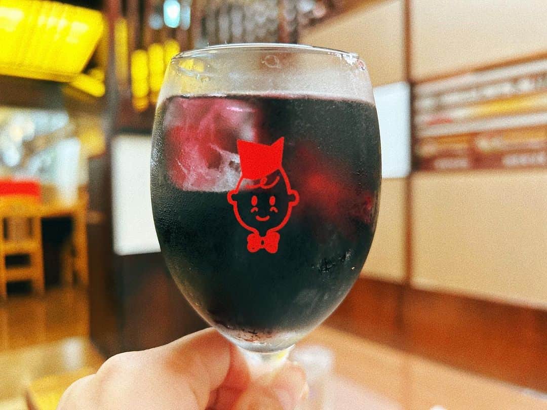 森岡朋奈のインスタグラム：「#かわいい #ワイン   最近炭酸飲み続けられなくて 日本酒かワインでいってる どうでもいいね」