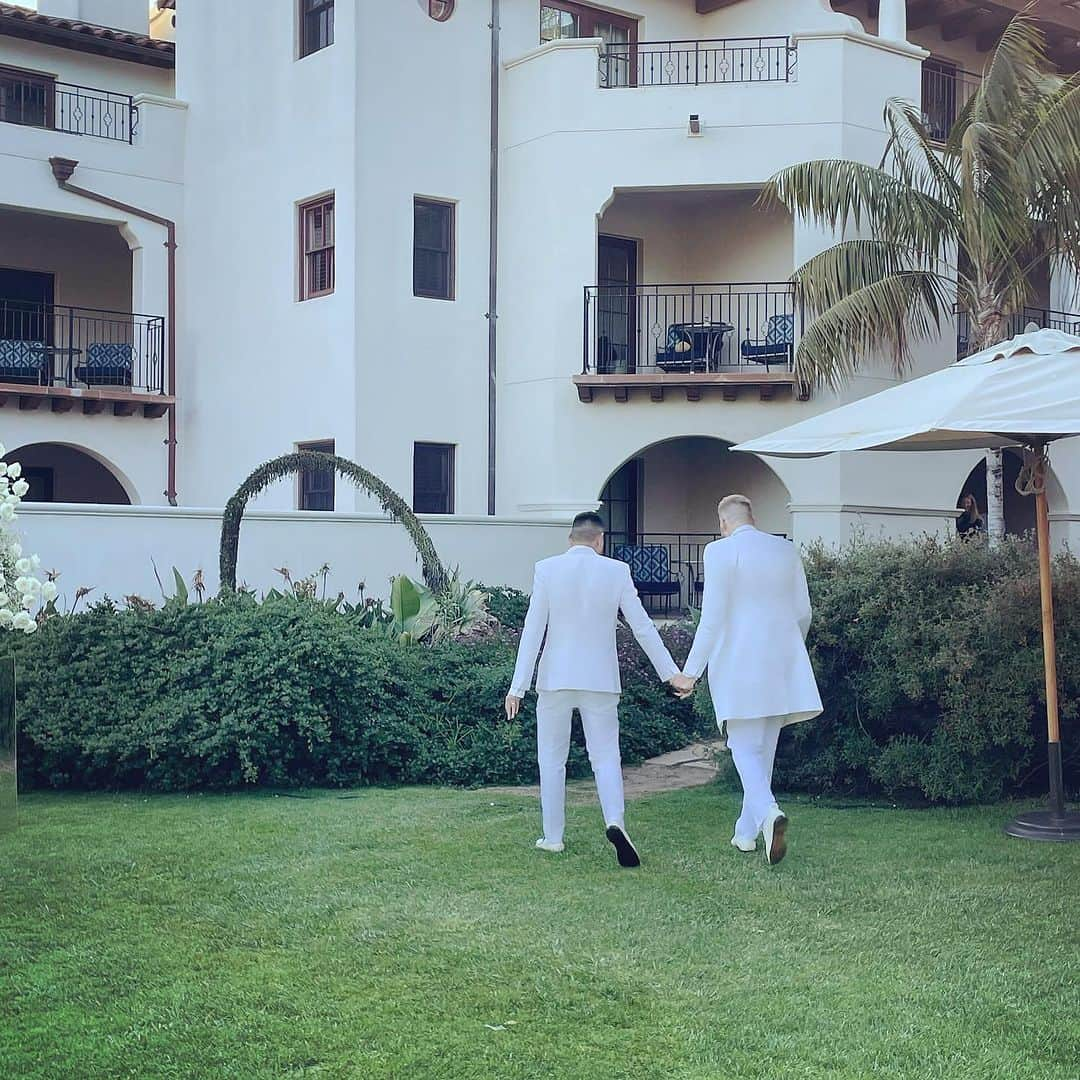 コルトン・ヘインズさんのインスタグラム写真 - (コルトン・ヘインズInstagram)「. @allymaki & I cried all night watchin our baby angels @markmanio & @scotthoying tie the knot 🥹. What a beautiful night full of love ❤️」7月9日 13時10分 - coltonlhaynes