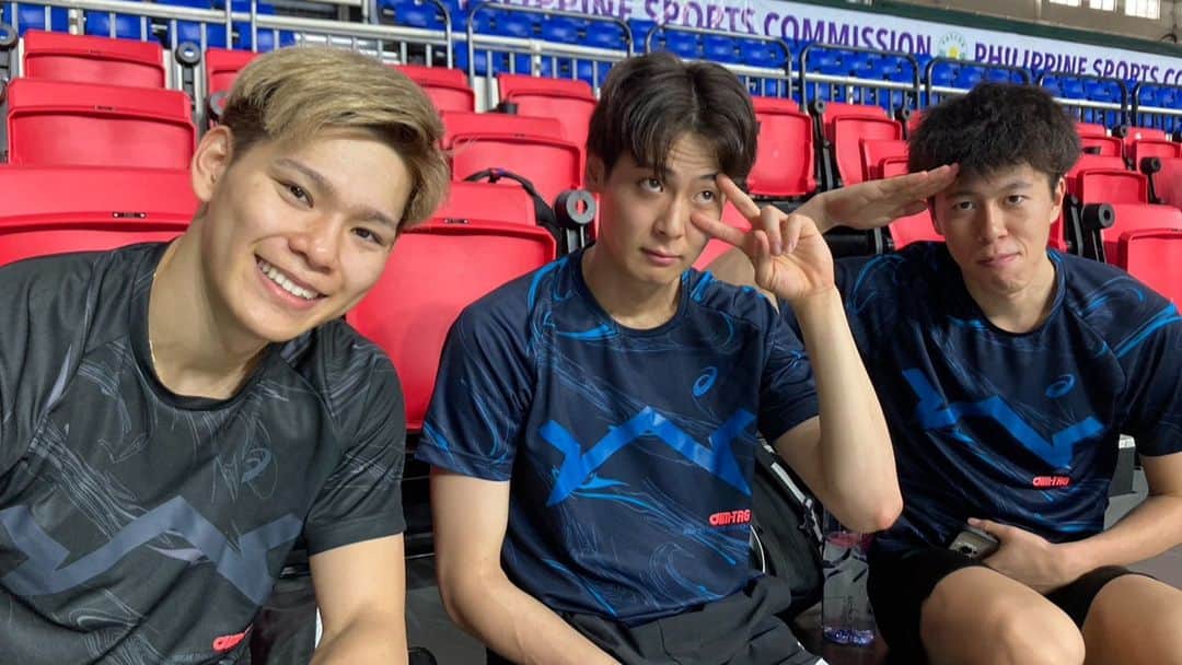 TBSバレブーのインスタグラム：「今日の練習後pic📸  ◤  #西田有志 選手  #永露元稀 選手  #富田将馬 選手 　　　　　　 　◢ おちゃめピース✌️💓　  #VNL2023  #volleyball  #龍神NIPPON」