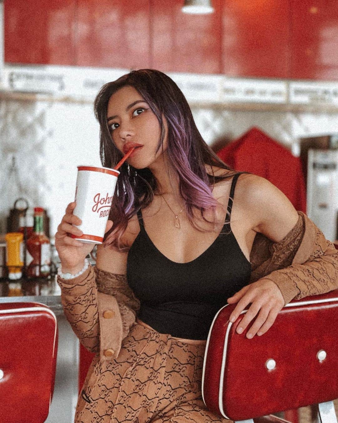 VIENNAのインスタグラム：「90’s Portrait🥤 皆何年代生まれ〜？」