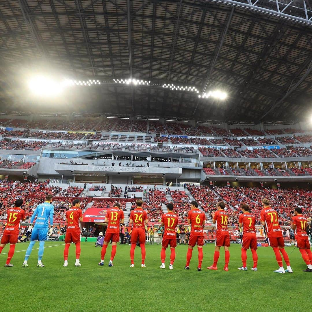 ミチェル・ランゲラクのインスタグラム：「A very challenging match that took every bit of energy for 90 mins. Thank you to all of our supporters who gave us power all the way until the end - the atmosphere was unbelievable! And thank you to the boys in front of me were exceptional throughout the entire game 🙌🏼 A draw is not what we wanted but we can come away from it with so many positives moving into the second half of the season! Onto the next 💪🏼」