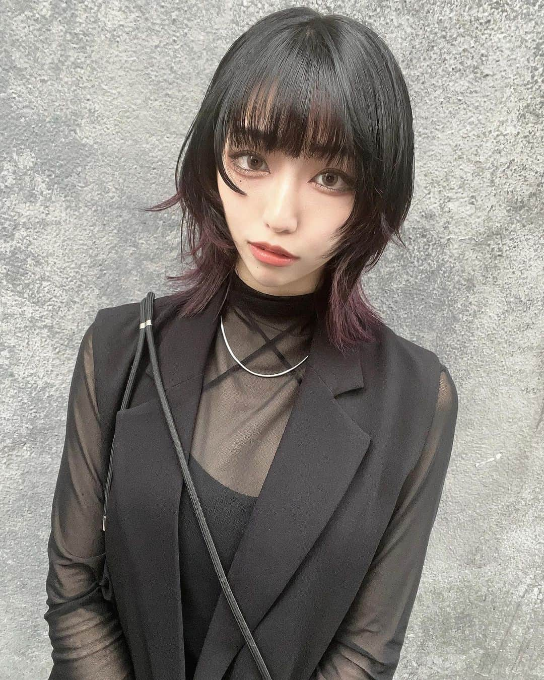 YU-KAさんのインスタグラム写真 - (YU-KAInstagram)「New💇‍♀️ 久々のイメチェン。  #サイエンスアクア どんな髪質にも合いペタッと重たくならない、柔らかくしなやかで艶と潤いのある #髪質改善トリートメント   ブリーチ毛できっしきしの私の髪が生き返りました。 髪の毛が可愛いとテンション上がるなぁ  ✂︎ by Kurt by deco 伽羅さん @krr_2000  ありがとうございます💭  #newhair #フェイスレイヤー #レイヤー #レイヤーカット #ウルフヘア #ウルフカット #暖色カラー #顔周りレイヤー #髪質改善 #表参道美容室 #渋谷美容室」7月9日 13時27分 - yuka19981114