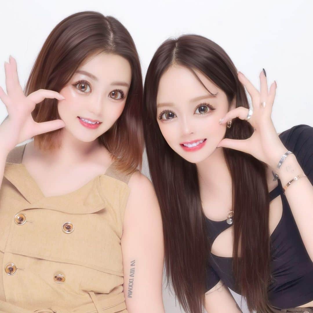 仲本莉絵瑠のインスタグラム：「わざわざ友達が帰国してくれて 誕生日当日祝ってくれた✊🏻🩷」