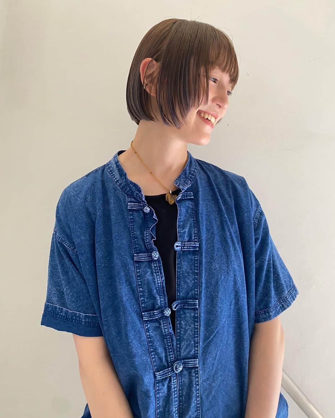 沙田瑞紀のインスタグラム：「久しぶりに髪の毛を綺麗にしてもらったよーー❣️サイコーだなぁ。矢野さん、いつもありがとうございます☺️毛先はちょい紫👾  #ショートボブ #ショートヘア #ブリーチヘア」