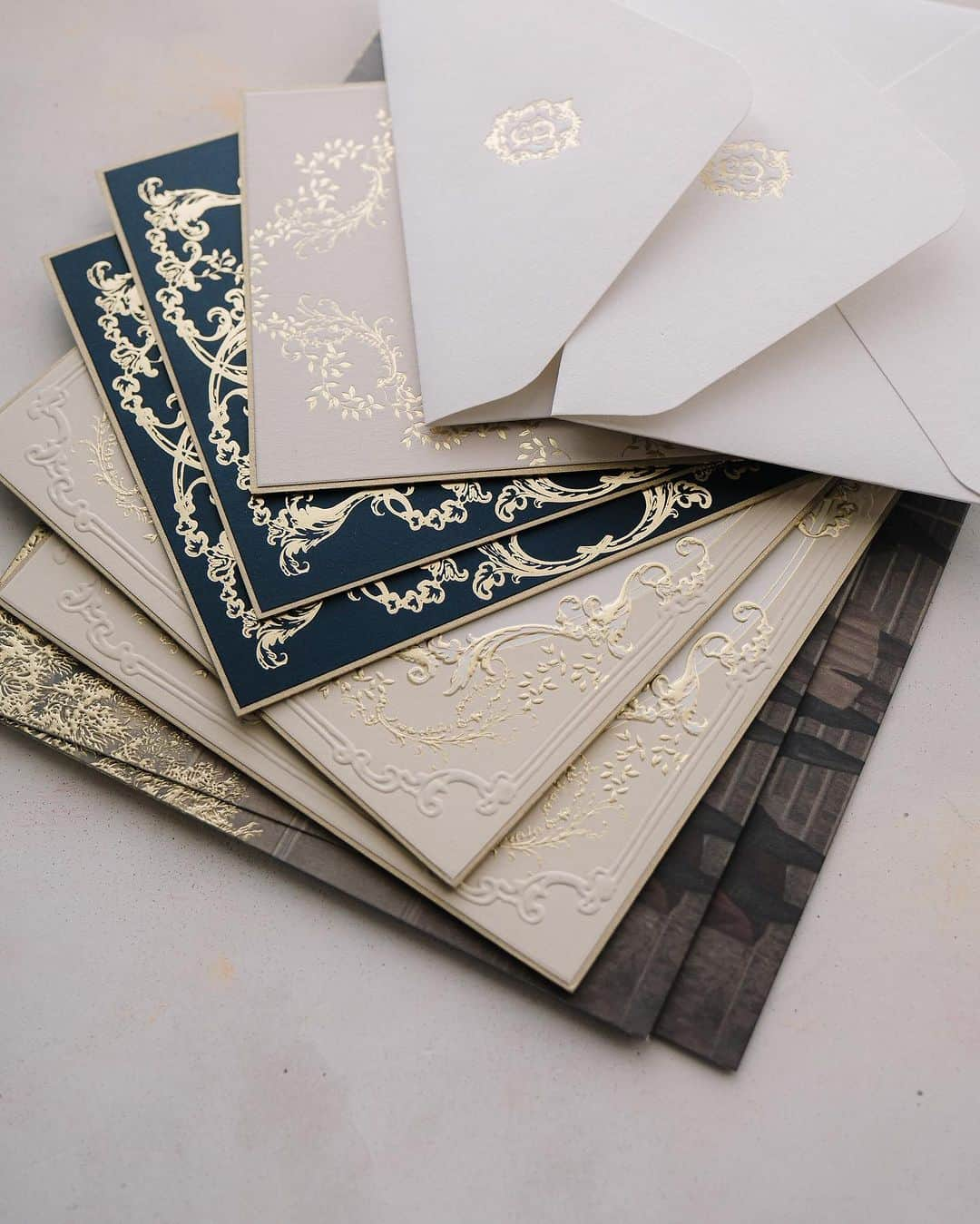 Veronica Halimさんのインスタグラム写真 - (Veronica HalimInstagram)「A love story written in the stars: An invitation suite designed and crafted exclusively for Seirah and Brian for their special day. It's going to be three days celebration filled with joy, love, and endless memories. —  #stars #lovewritteninthestars #truffypi  #カリグラフィースタイリング  #weddinginvitation #weddingstationery  #embossed  #paperlovers #ウェディング #ウェディングアイテム #カリグラファ #veronicahalim #スタイリング #prettypapers #weddingsuite #washingtondc #washingtonnationalcathedral」7月9日 13時37分 - truffypi