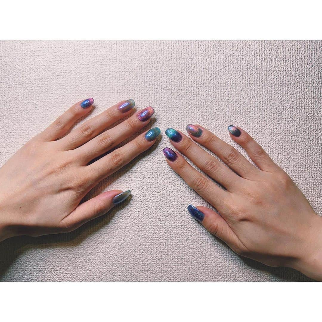 Shizukaのインスタグラム：「New. 全部違う組み合わせmagnet × mirror  #DreamShizuka #Shizuka_Nail」