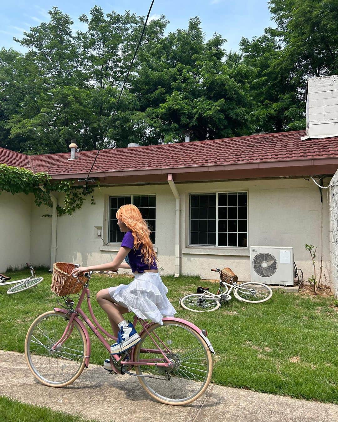 NMIXXさんのインスタグラム写真 - (NMIXXInstagram)「Brb gotta go ride my bike. #RollerCoaster #summervibes 📸: 뀨 #NMIXX #엔믹스 #LILY #릴리」7月9日 14時24分 - nmixx_official