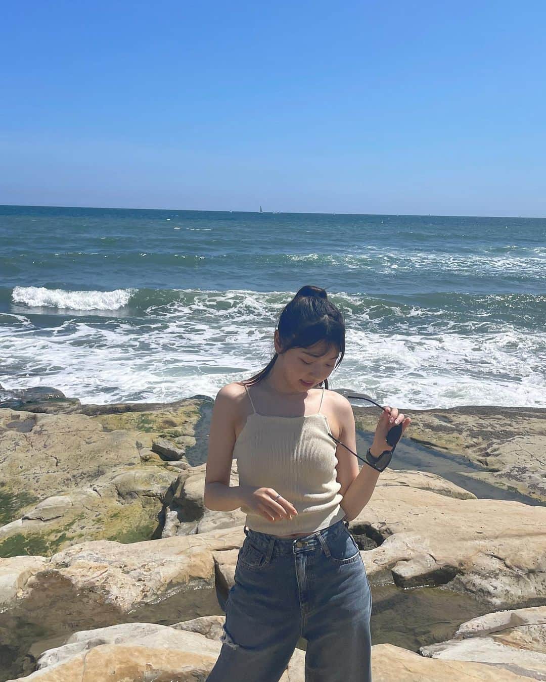 日向未来さんのインスタグラム写真 - (日向未来Instagram)「ちょっと暑すぎた💦‬🥵☀️  . #江ノ島 #七里ヶ浜 #fyp #02  #夏コーデ #夏服 #夏ネイル #キャミソール #デニムコーデ」7月9日 14時24分 - mirai_hinata.official