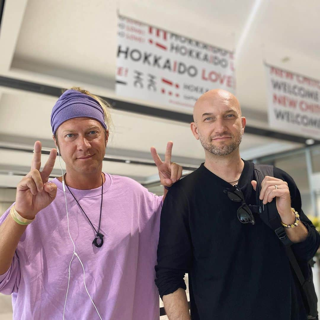 MONKEY MAJIKさんのインスタグラム写真 - (MONKEY MAJIKInstagram)「北海道に着きました🛬 ㅤㅤㅤㅤㅤㅤㅤㅤㅤㅤㅤㅤㅤ このあと札幌市北３条広場［アカプラ］にて「JIM BEAM SUMMER FES 2023 in HOKKAIDO」に2人が出演します！ ㅤㅤㅤㅤㅤㅤㅤㅤㅤㅤㅤㅤㅤ 入場無料ですので、札幌のみなさんぜひ遊びにきて下さい🙇‍♂️ ステージは17:30〜です。 ㅤㅤㅤㅤㅤㅤㅤㅤㅤㅤㅤㅤㅤ #monkeymajik #jimbeamfes #jimbeam」7月9日 14時28分 - monkeymajik_official