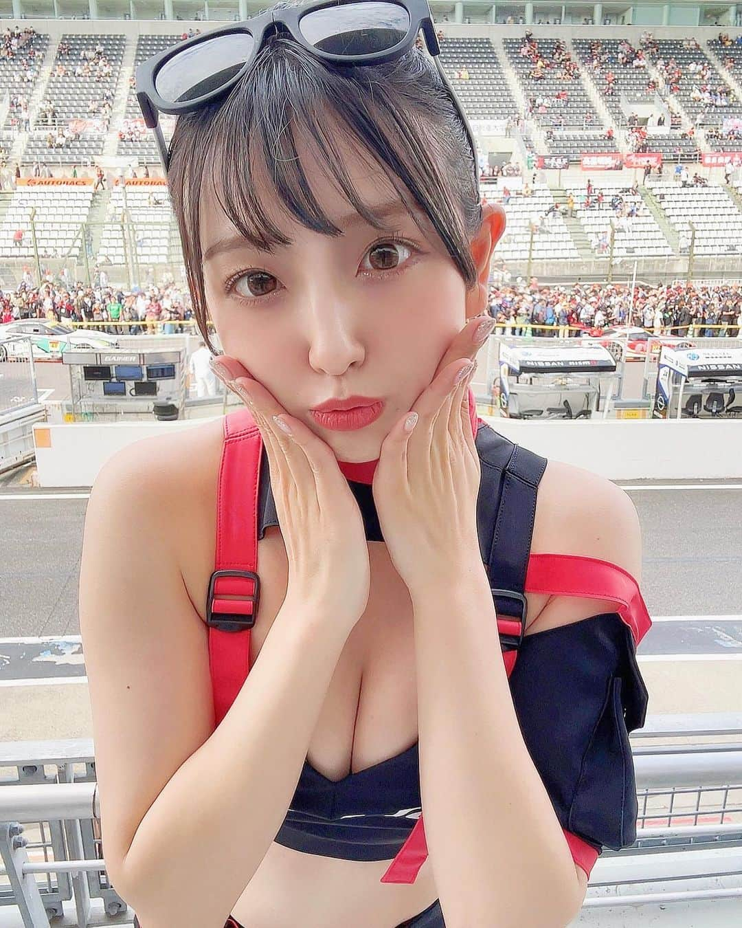 池永百合さんのインスタグラム写真 - (池永百合Instagram)「久しぶりに投稿📷  私は #SUPERGT のカテゴリーのみの参加なので 約2ヶ月レースがなくて寂しいな💭 すっかり気温が上がって夏になりましたね☀️  夏のサーキットは、お祭り感があって盛り上がりもすごいですよね！  今日は #super耐久 へ行っている方が多いのかな？ 熱中症に気をつけて最後まで楽しんでください🫶💕  #Modulo #ModuloNakajimaRacing #Modulo64 #Moduloスマイル #ホンダアクセス #motorsport #モータースポーツ  #supergt #gt500 #スーパーgt # レースクイーン #rq」7月9日 14時31分 - ikenaga_yuri