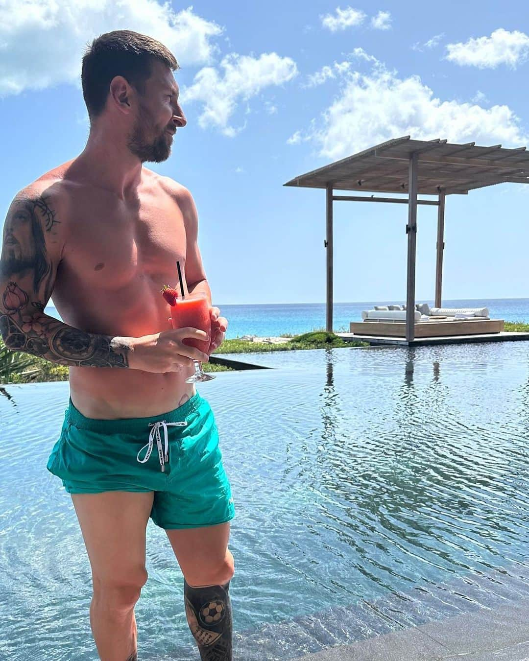 リオネル・メッシさんのインスタグラム写真 - (リオネル・メッシInstagram)「Vacay 🏝️☀️」7月10日 1時49分 - leomessi