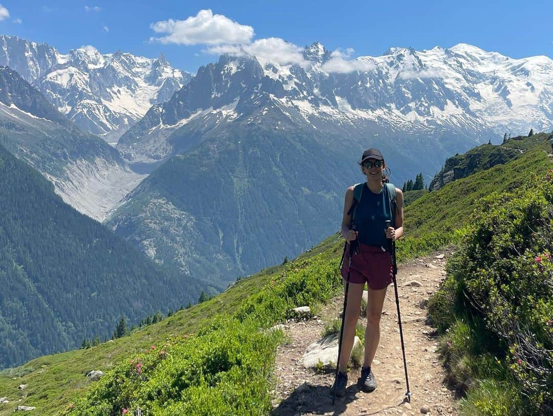 Leslie Camila-Roseさんのインスタグラム写真 - (Leslie Camila-RoseInstagram)「June 2023. More mountains. More glaciers. More joy.  Adventuring at home in the Alps. (And scooting for the glacier project 🎥🎙️ )   Pictures of me : credit @matthewdavies_dov 📸    #alps #glaciers #glaciersdesalpes #montblanc #lacblanc #aiguillesrouges」7月10日 1時53分 - leslie_coutterand