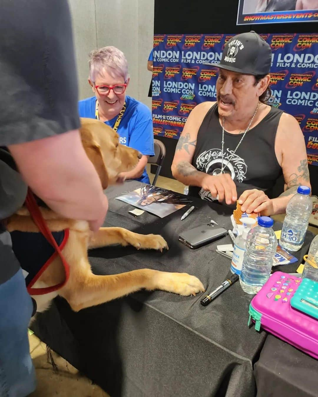 ダニー・トレホさんのインスタグラム写真 - (ダニー・トレホInstagram)「Hanging out with legends @dolphLundgren @tem_morrison and @chucknorris at @showmasters_events #LFCC! As always it was great to meet my awesome fans and see their cosplay! Thank you London for a fantastic weekend.  #ShowmastersEvents #ComicCon #DannyTrejo #Machete」7月10日 1時54分 - officialdannytrejo