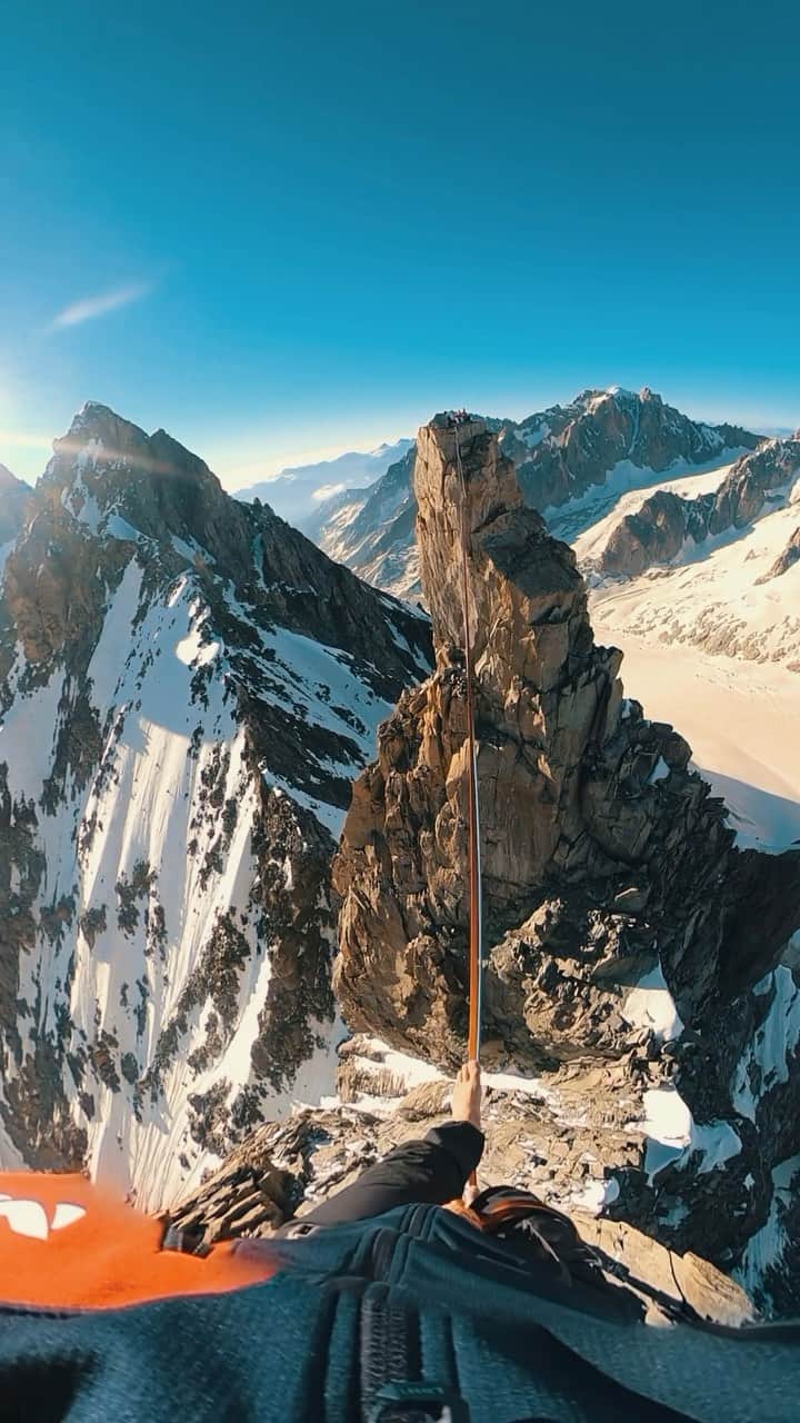 ミレーのインスタグラム：「🦅 Is this the dreamiest catwalk spot you’ve ever seen or nah?   📍Ravanel - Mummery,  Mont Blanc Massif (FR).  © @antoine.mesnage + @instants__suspendus  . . . #MILLET」