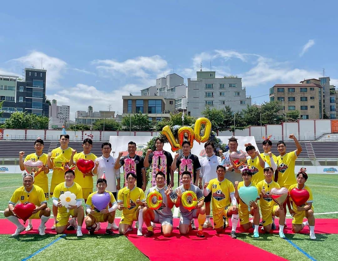 キム・ドンヒョンさんのインスタグラム写真 - (キム・ドンヒョンInstagram)「100회!!🙏🥰🎉 #경축 #뭉쳐야찬다2」7月10日 0時23分 - stungunkim