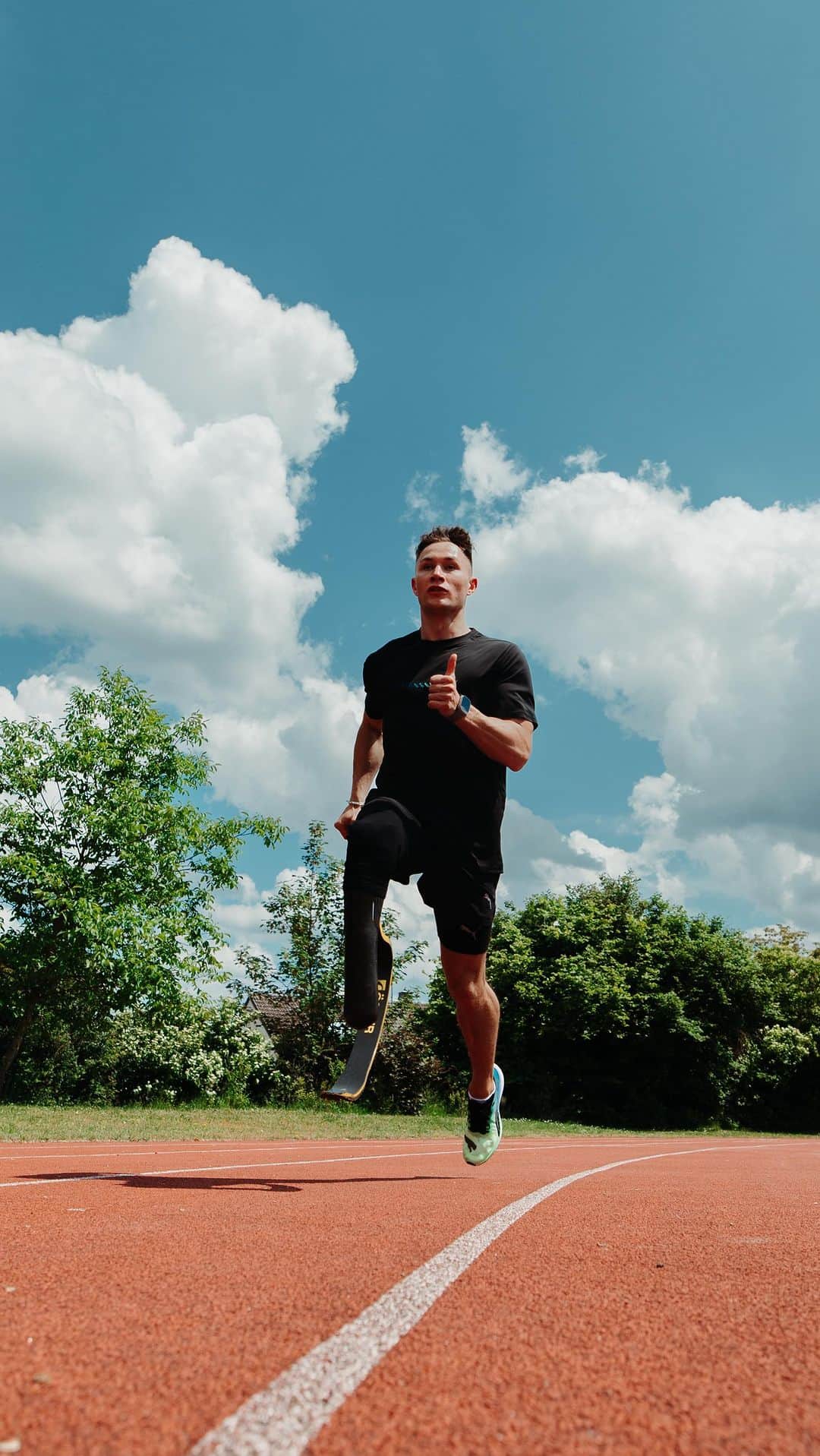 プーマのインスタグラム：「In athletics, the path to greatness is paved with sacrifices. Long hours spent training and traveling leads to time away from loved ones and many missed calls.  But for elite athletes like @felix.streng it’s knowing that his support system is behind him no matter what. That’s what pushes him towards his goals.   Best of luck at Para Athletics World Championships, Felix. Honored to be in your corner.⚡️  #ForeverFaster」
