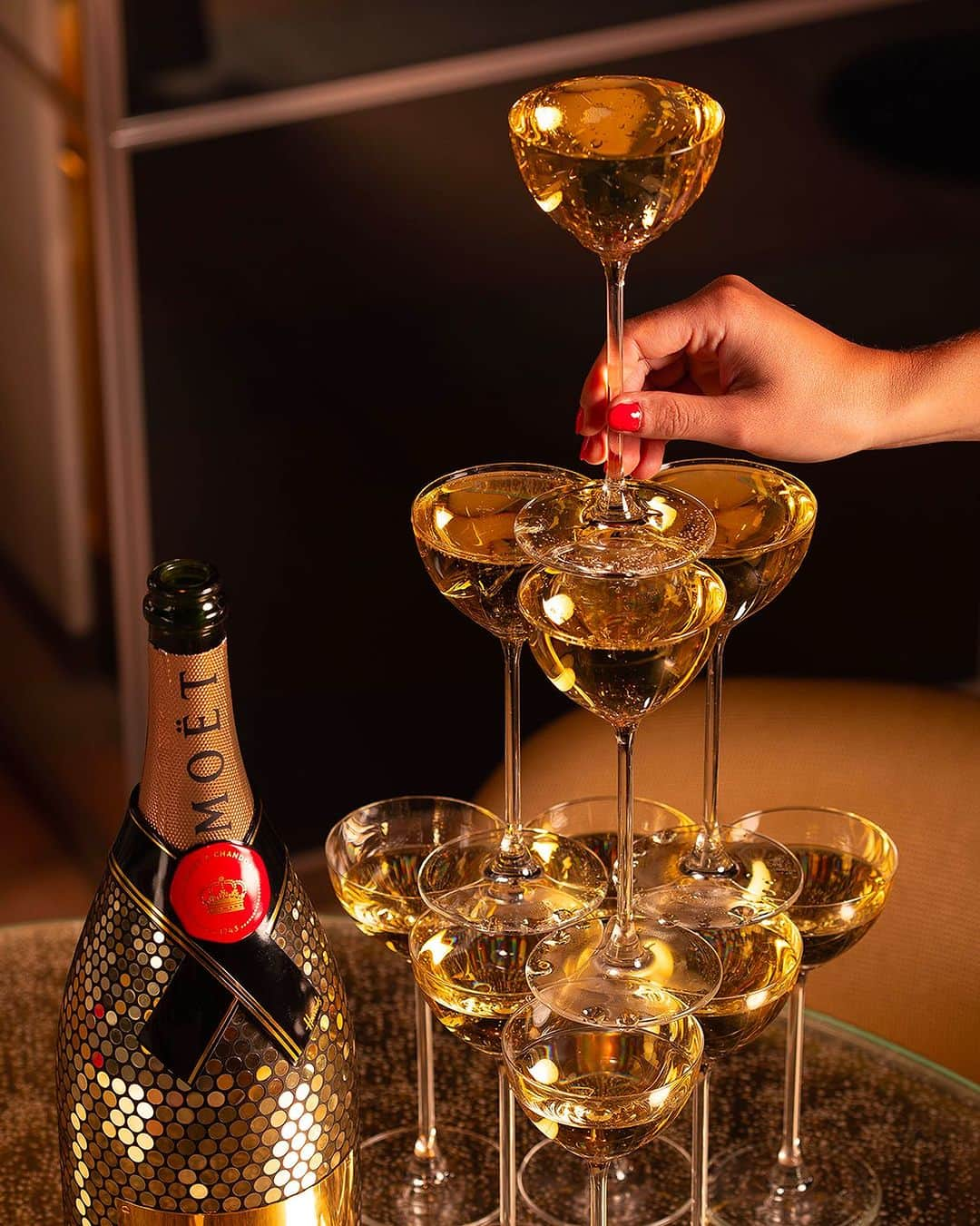 Moët & Chandon Officialさんのインスタグラム写真 - (Moët & Chandon OfficialInstagram)「We are celebrating the first birthday of our Champagne Bar at Harrods, where you can enjoy Moët & Chandon by the glass with masterfully paired bites, just the right amount of indulgence to end the week.   #ToastWithMoet #MoetChandon #Harrods   This material is not intended to be viewed by persons under the legal alcohol drinking age or in countries with restrictions on advertising on alcoholic beverages.  ENJOY MOËT RESPONSIBLY.」7月10日 0時49分 - moetchandon