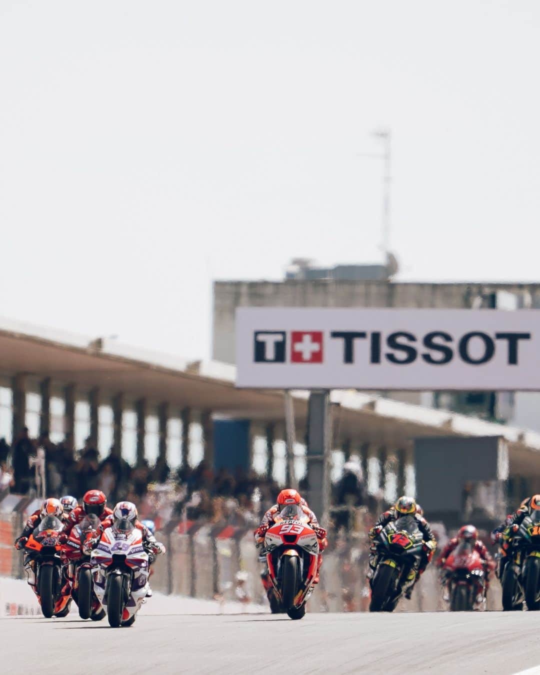 レプソル・ホンダのインスタグラム：「No racing this weekend :(  So here's a flashback to the very first race start of the year.」