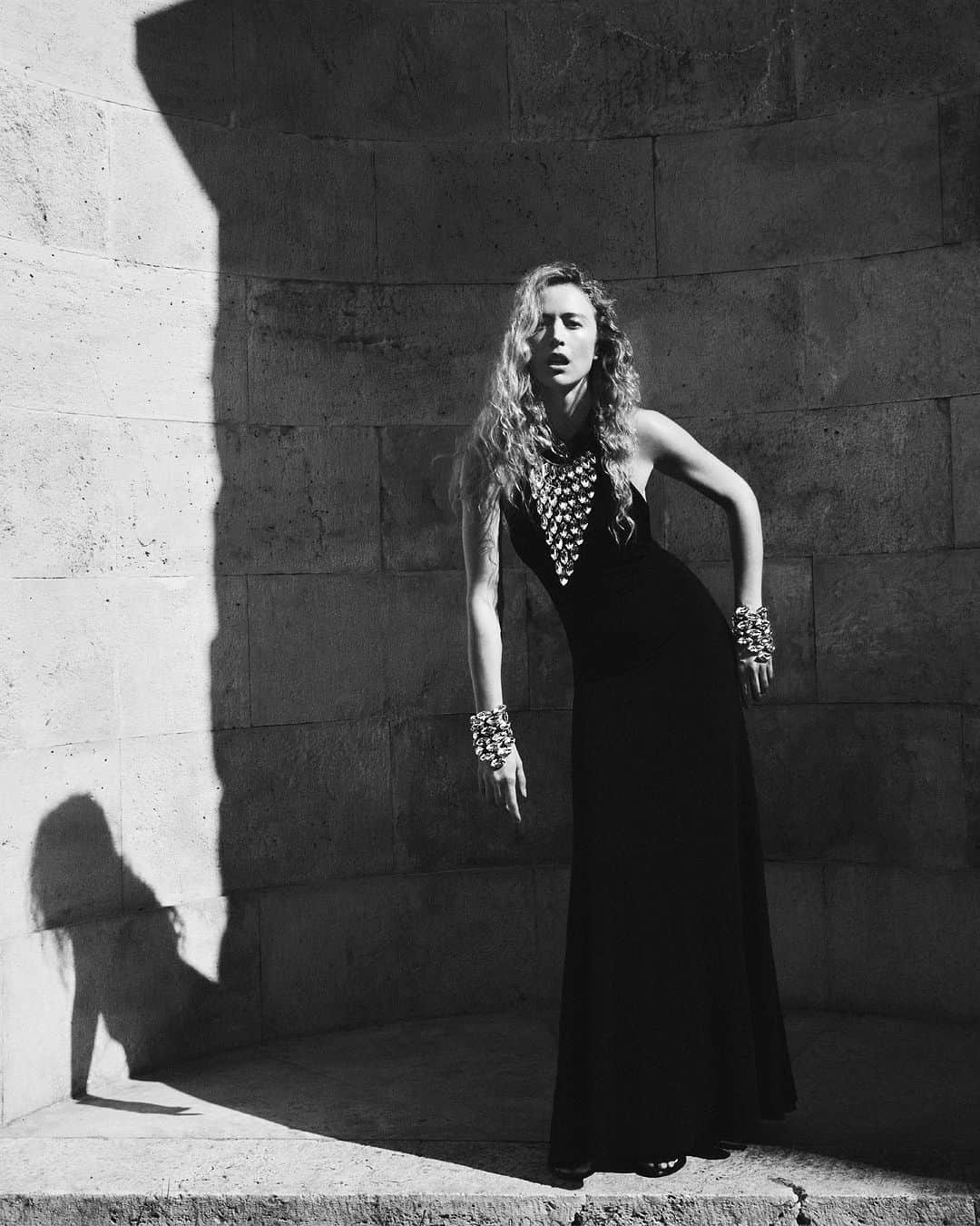 エミリオプッチのインスタグラム：「Sensual summer wardrobe in the true spirit of Emilio Pucci.  Initials E.P. collection available now in store and online.   Artistic Director: @CamilleMiceli Photographer: @vitofernicola Stylist: @kegrand Model: @raquel_zimmermann Casting Director: @piergiorgio Hair: @sydhayeshair Makeup: @mirandajoyce Creative Direction & Production: @aldenteparis  #Pucci #InitialsEP」