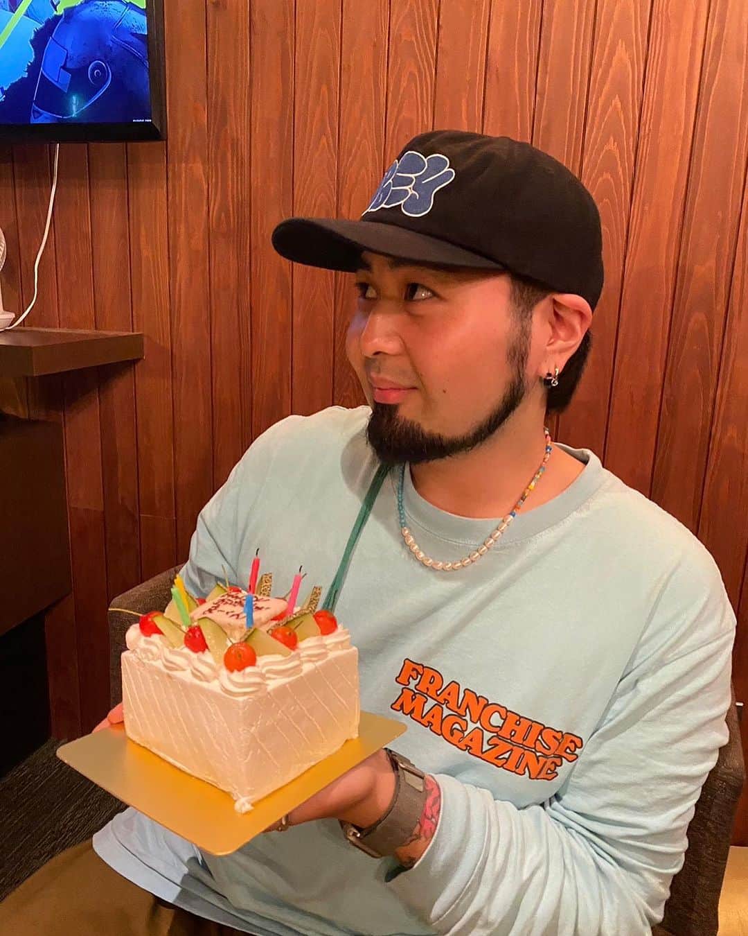 マーキュリーさんのインスタグラム写真 - (マーキュリーInstagram)「めーっちゃ遅れたけど7月4日で27歳になりました🫶💕 今年も全力でTWICEちゃんのオタ活も楽しんでお仕事もいっぱい頑張ります🥹🩵 ってことで誕生日は地元でゆっくり過ごしてました🏝️🍰💕」7月10日 1時03分 - mercury0704