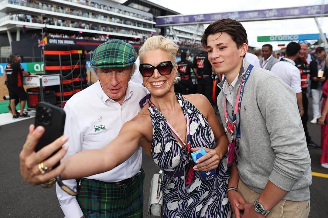 Just Jaredさんのインスタグラム写真 - (Just JaredInstagram)「Brad Pitt, Damson Idris, Geri Halliwell and Hannah Waddingham are some of the many stars at the British Grand Prix. Tap this picture in the LINK IN BIO to see who else is there! #BradPitt #DamsonIdris #GeriHalliwell  #HannahWaddingham Photos: Getty」7月10日 1時01分 - justjared