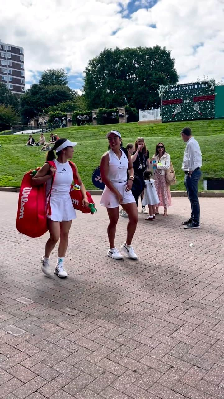 西口真央のインスタグラム：「Tomorrow is the day for the third round!  Although the weather in London might not be ready for us, Miyu, Dila, and the whole team are ready for the match. We'd appreciate all the support from Japan, Indonesia and all over the world💪   未唯＆ディラ、明日（7/10）がウィンブルドン3回戦🎾🌱🍓 雨で試合日がずれたり、暑い日と寒い日の温度差が激しかったりのロンドンですが、チームで力を合わせて戦います！！！  #wimbledon #wimbldon2023 #ウィンブルドン #ウィンブルドン2023 #ウイルソン #wilson #ウイルソンテニス」