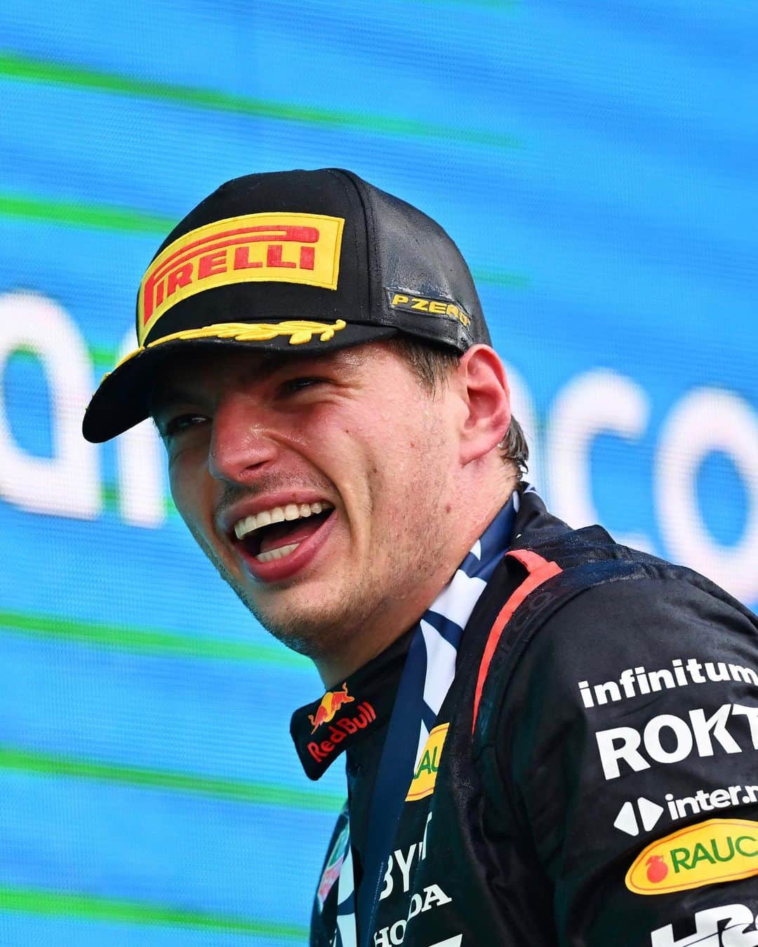のインスタグラム：「Super Max takes it AGAIN 🏆   It’s 11th wins in a row for @redbullracing equaling the all time F1 record 🔥    #redbull #givesyouwiiings #F1 #BritishGP #silverstone」