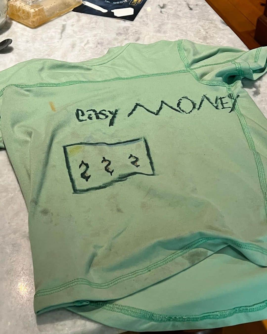 ベンジャミン・マッケンジーのインスタグラム：「My daughter designed a new t-shirt. I’m a proud papa ❤️ 9 days…」