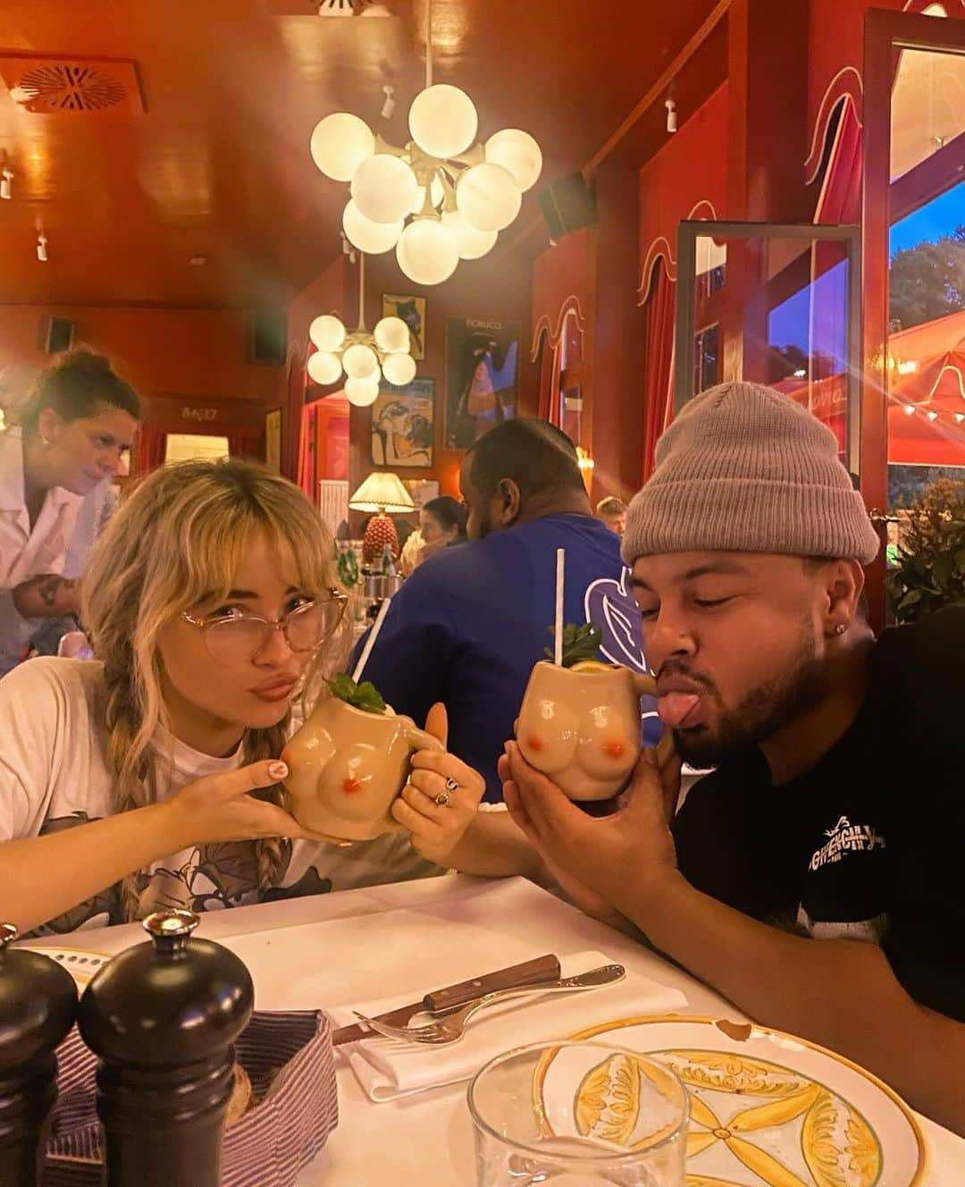 Alfredo Floresさんのインスタグラム写真 - (Alfredo FloresInstagram)「last few weeks in europe > 📸 🫧 🎂 ☕️ 🧖🏽‍♂️」7月10日 1時40分 - alfredoflores