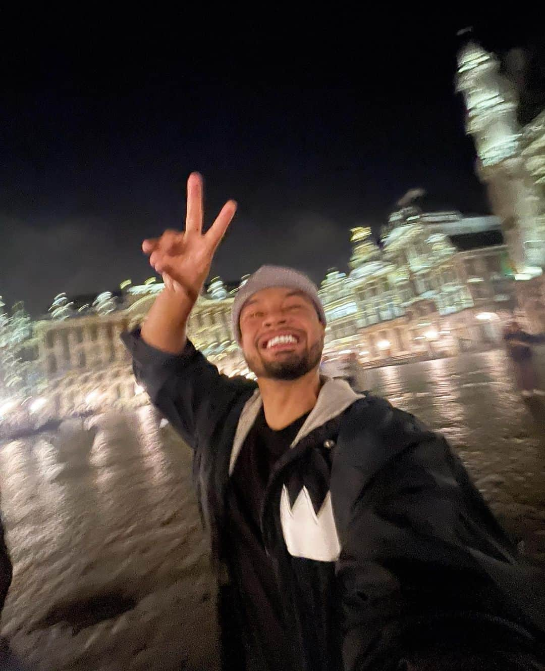 Alfredo Floresさんのインスタグラム写真 - (Alfredo FloresInstagram)「last few weeks in europe > 📸 🫧 🎂 ☕️ 🧖🏽‍♂️」7月10日 1時40分 - alfredoflores