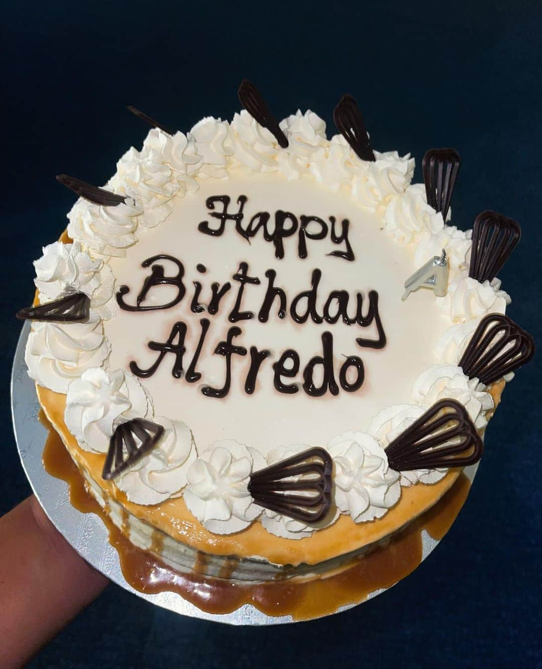 Alfredo Floresさんのインスタグラム写真 - (Alfredo FloresInstagram)「last few weeks in europe > 📸 🫧 🎂 ☕️ 🧖🏽‍♂️」7月10日 1時40分 - alfredoflores