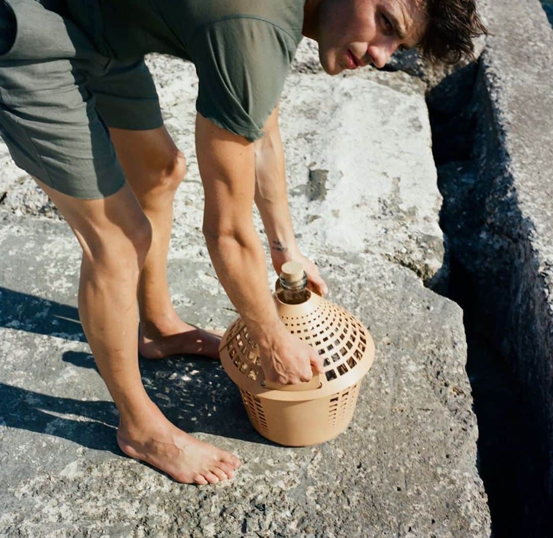 のインスタグラム：「Our Demijohn Large 10 lt vessel, is inspired by olive oil containers traditionally found in agricultural households in Greece.  #ancientgreeksandals #ags #agshome #handmadeingreece」