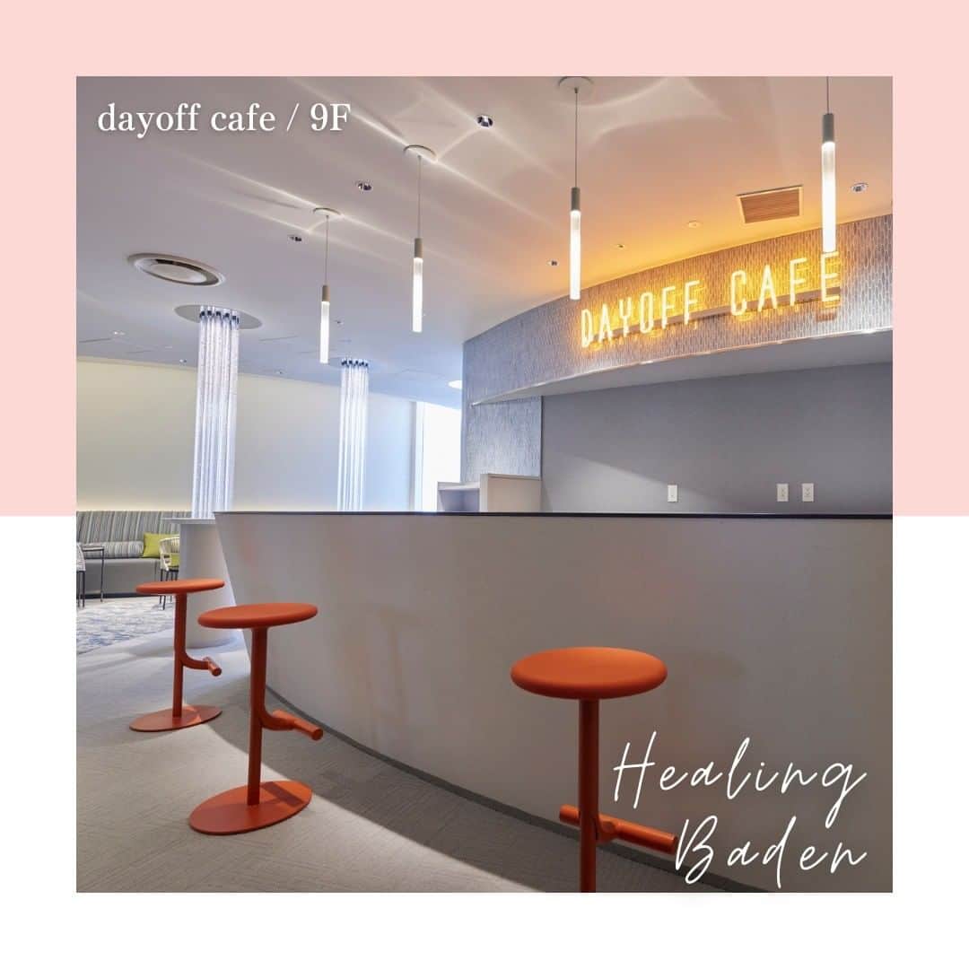 スパ ラクーア公式のインスタグラム：「. ／ 新エリア ”dayoff cafe” でゆったり休日気分 ＼  新規オープンしたdayoff cafe🍹 場所は、ヒーリングバーデの一番奥で、まさにスパラクーアの頂上に位置します。 知る人ぞ知る、ラクーア最上階の景色と、ワンハンドフードで優雅なひとときをお過ごしください。  ちなみにこのお店、ラクーア内別施設、完全個室のプライベートサウナ "レントラ” でもお食事を提供しているんですよ。 是非、サウナーの皆様、チェックしてみてくださいね。@rentola_official  皆さんは、どんなワンハンドフード🌭があったら嬉しいですか？ コメント欄で教えてください。  ※ヒーリング バーデをご利用の方のみ利用可能な店舗です。  ーーーーーーーーーーー  都心のリゾート スパ ラクーア🌺  #ラクーア #スパラクーア #laqua #rentola #東京ドーム #東京ドームシティ #天然温泉 #温泉 #サウナ #岩盤浴 #サ活 #露天風呂 #ヒーリングバーデ #リラックス #リフレッシュ #癒やし #心にも潤いを」
