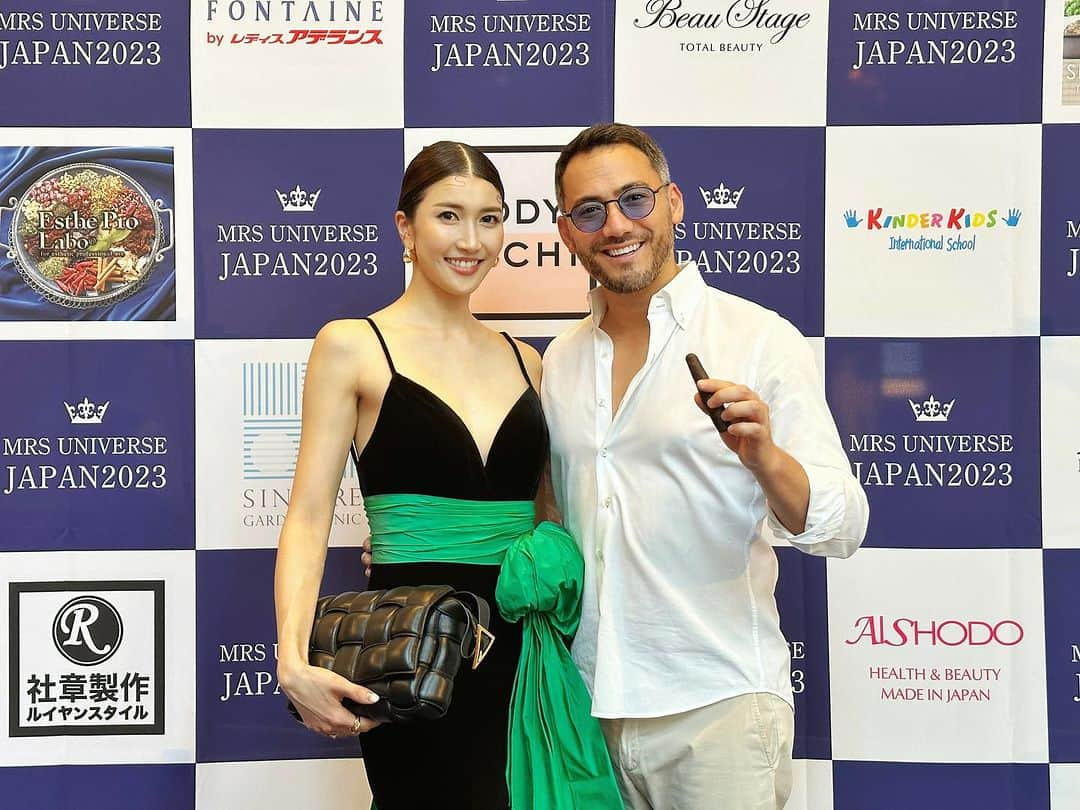 ベリッシモ・フランチェスコのインスタグラム：「Hello my friends😊 The roman gladiator is enjoying Mrs.Universe Japan at Hotel Gajoen Tokyo👑✨ ミセスユニバースジャパン日本大会に出席させて頂きました！素敵なイベントになりましたね！感謝！❤️ Eh sì… pure oggi si tira avanti!😂👑✨ #ベリッシモ #料理研究家 #francescobellissimo #mrsuniverse #mrsuniversejapan #mrsuniversejapan2023 #ミセスユニバースジャパン #ミセスユニバースジャパン2023 #美人 #美女 #beutifulgirls #bellissimajapan #bellissimo #料理研究家ベリッシモ #イタリア人 #髭男 #芸能人 #luxurylifestyle #vip #vitamondana #italianstyle #sprezzatura #dapper #dapperoutfits #イケオジ #イケオジ料理人 #enjoylife #雅叙園 #清宮百代 #ミスコン」