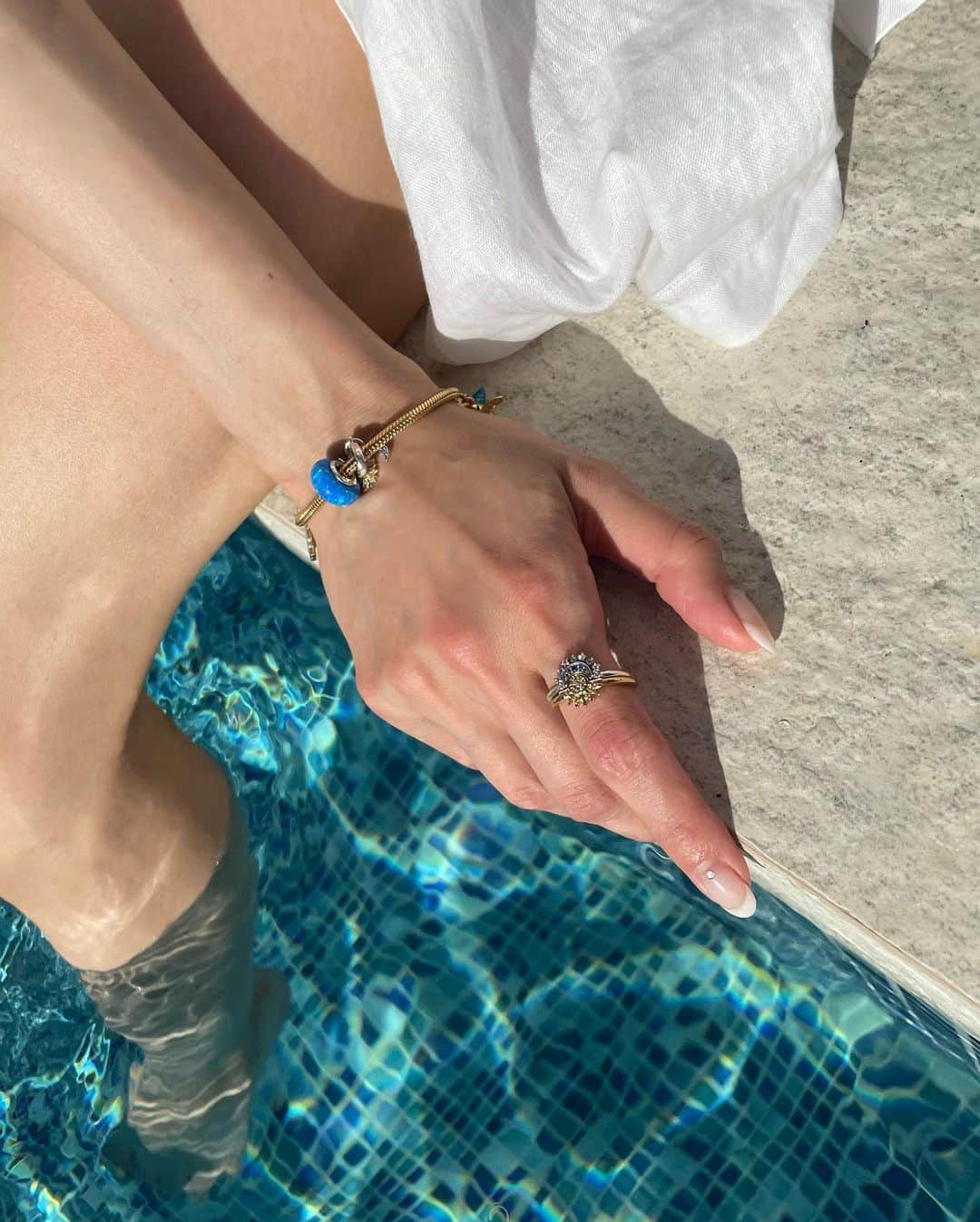 吉田沙世さんのインスタグラム写真 - (吉田沙世Instagram)「ocean blue, sunshine with @theofficialpandora 🐬✨  #SeekTheSun #MomentsWithPandora  #パンドラ #パンドラジュエリー #ShotForPandora #Ad」7月9日 17時04分 - sayobaby