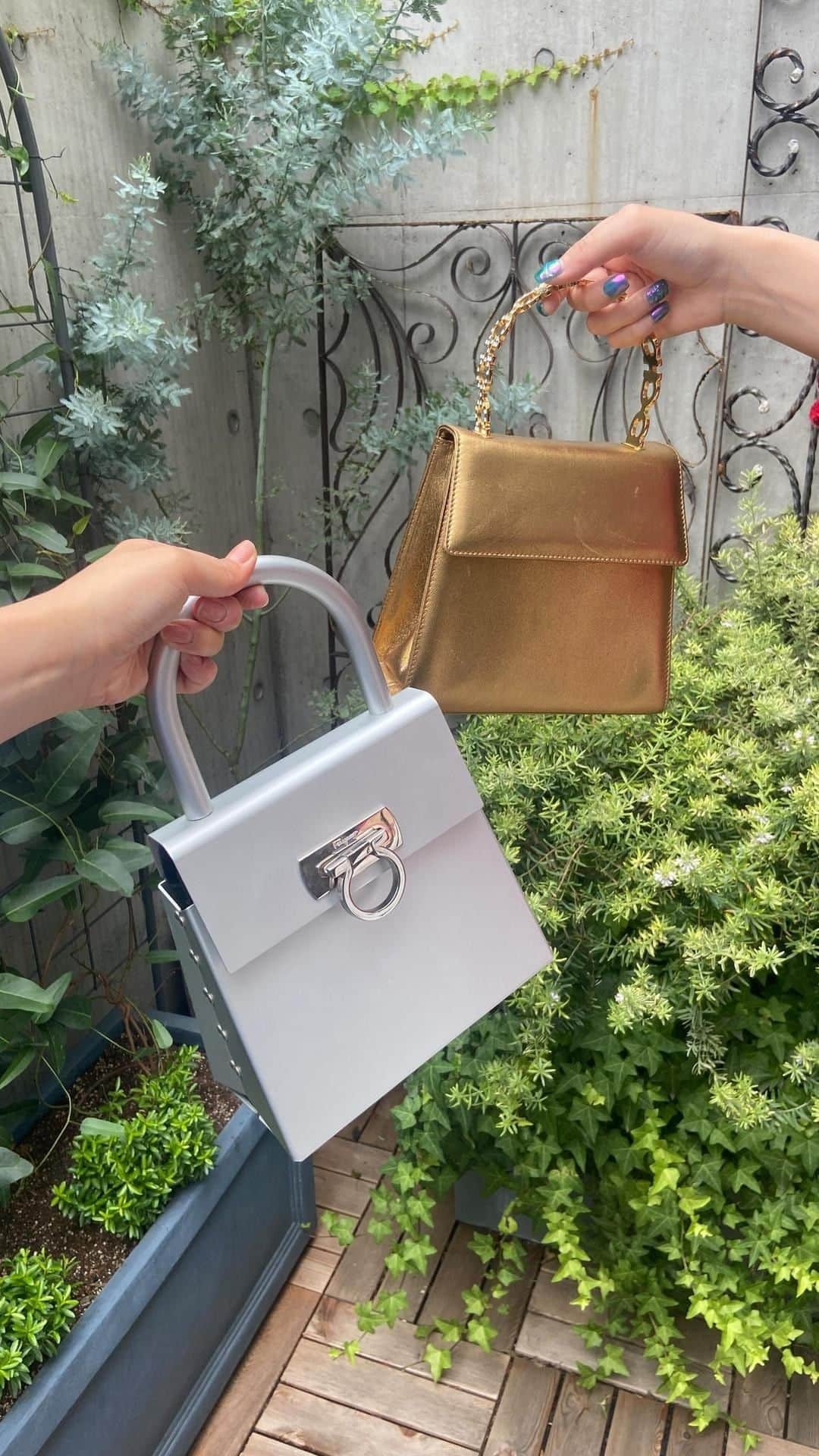 のインスタグラム：「Silver or Gold?  #FerragamoVintage   ▼Customer service English/Chinese/Korean/Japanese *Please feel free to contact us! *商品が見つからない場合にはDMにてお問い合わせください   ▼International shipping via our online store. Link in bio.  #tokyovintageshop #오모테산도 #omotesando #aoyama #表参道 #명품빈티지 #빈티지패션 #도쿄빈티지샵  #ヴィンテージファッション #ヴィンテージショップ」