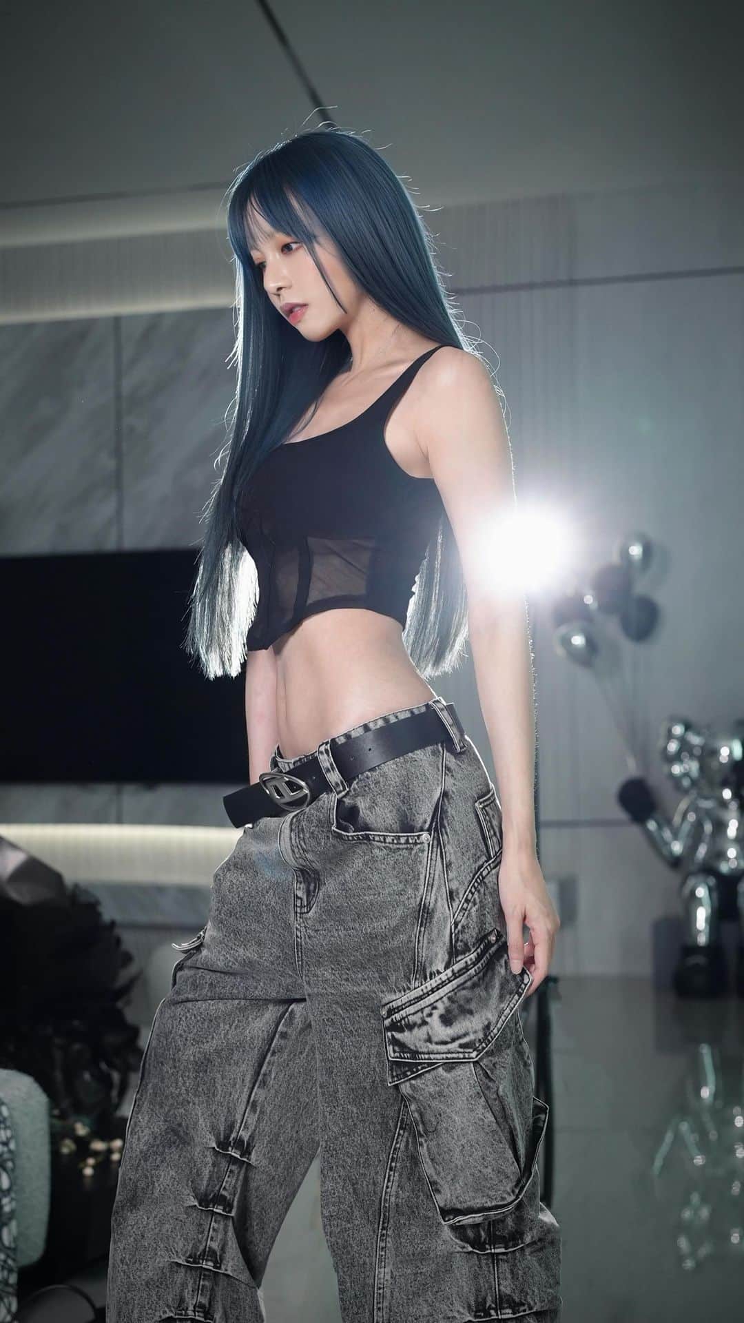 李元玲のインスタグラム：「Azure Grey ❤️ ok ma?  Hair sponsor : @mikogalere  Hair stylist : @jtc_____」