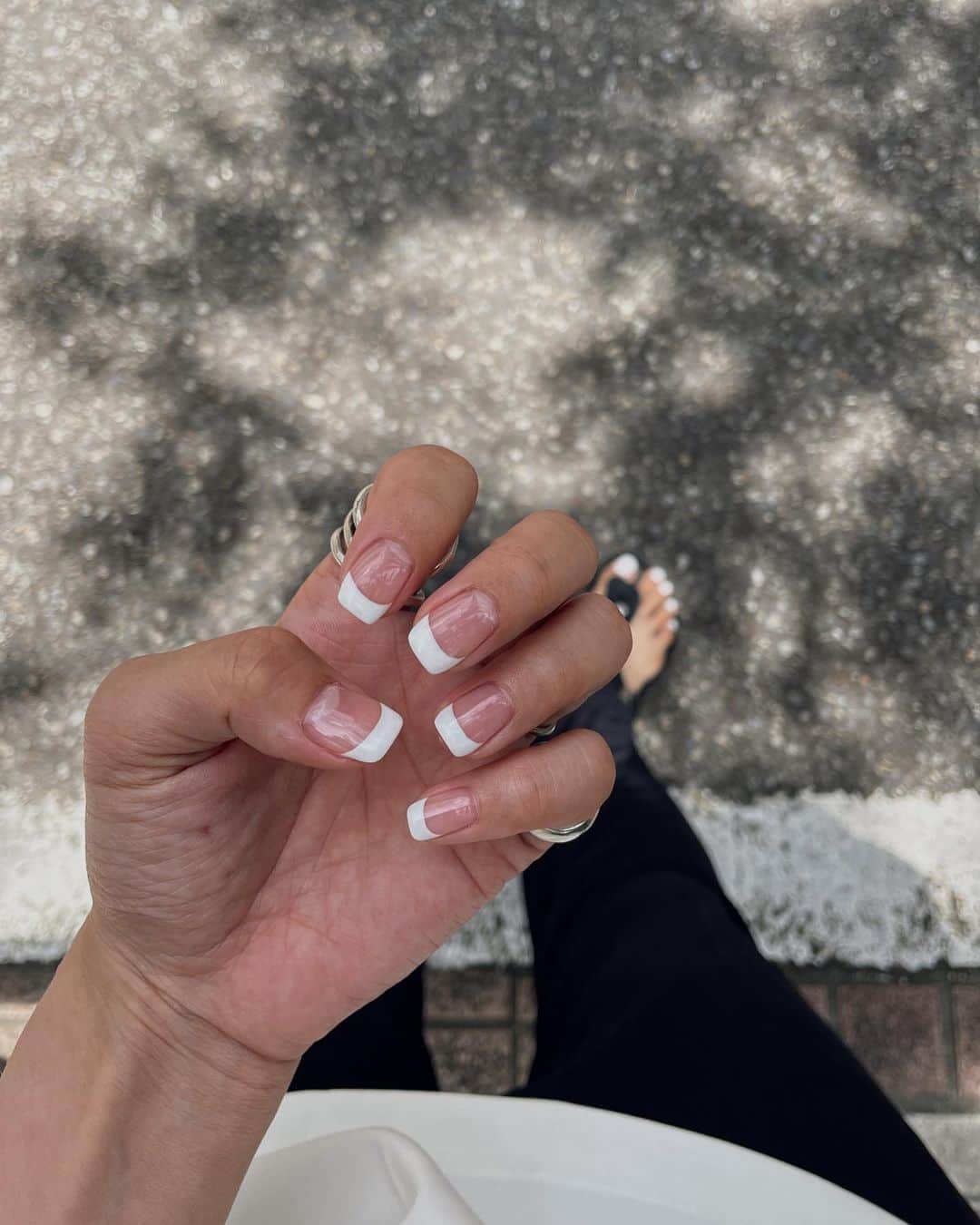 かんだまのインスタグラム：「1年ぶりのネイルとニューヘア☺︎  つめ @halno.nails  髪 @ky0suke   #フレンチネイル #ショートボブ #オリーブカラー」
