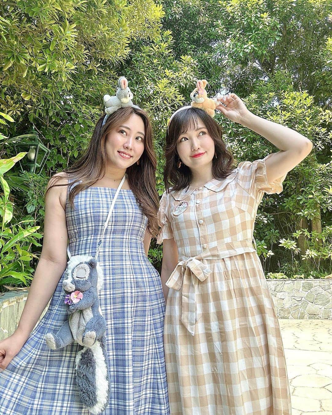 浅井麻里さんのインスタグラム写真 - (浅井麻里Instagram)「🐰とんすけ＆ミスバニーバウンド🐰 ⁡ ディズニーランドで、 とんすけ＆ミスバニーバウンド💕🐰 ⁡ このカチューシャどっちもほんと可愛い💕🥰 ⁡ たまたま二人ともギンガムチェックワンピで、 合わせたみたいになって嬉しかった♬♬ ⁡ ⁡ #とんバニ #とんすけバウンド #ミスバニーバウンド #双子コーデディズニー #ディズニーランド #tokyodisneyresort #tokyodisneyland #disneyland #ミスバニーコーデ #とんすけコーデ #ディズニーフォト #ディズニー写真部 #ディズニー好きな人と繋がりたい #ディズニーバウンド #ディズニーカチューシャ #ディズニーコーデ #東京ディズニーリゾート #東京ディズニーランド #リンクコーデ #東京迪士尼 #迪士尼 #disneygram #Thumper #missbunny #disneycode #ギンガムチェックワンピース #チェックワンピース #夏ディズニー」7月9日 17時36分 - mari_asai_625