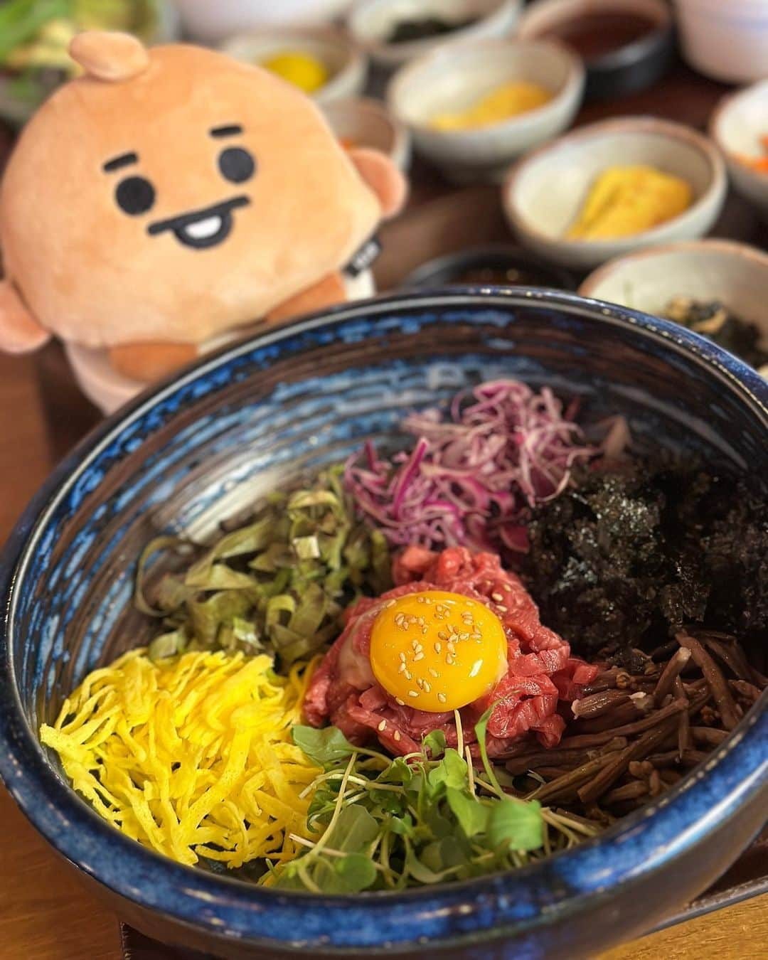 TONEAYUさんのインスタグラム写真 - (TONEAYUInstagram)「韓国ごはん ~🇰🇷🥄🥢 ⁡ ジョングクが行った焼肉から、いつもの明洞餃子まで🫶 ⁡ フードファイターって写真は、まじでフードファイトだったwwww量wwww ⁡ ユッケビビンバは、次の渡韓でも食べたい😆 ⁡ 行きたいところ今更出てきて、早く渡韓したい← ⁡ 流行りのチュロス屋も行きたい😇 ⁡ ⁡ #韓国 #Seoul #渡韓 #BTS #SUGA #AgustD #ユンギ女の渡韓記録 #SUGA_AgustD_TOUR_in_Seoul」7月9日 17時36分 - toneayu