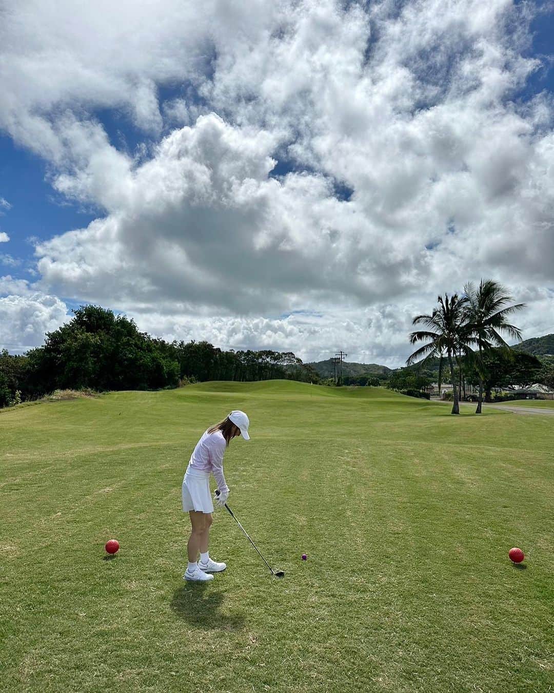 伊藤千晃さんのインスタグラム写真 - (伊藤千晃Instagram)「今年もまたハワイで、 @mmari0325 家族のお世話になっています。 本当にいつも良くしてくれる大好きな人達💕 ⁡ ゴルフを始めたのも、 実はマリナちゃんがきっかけなんだ⛳️😉 ⁡ 一緒に初のコースをまわってくれてありがとう🥰 ⁡ #ゴルフ女子  #ゴルフ初心者  #ハワイゴルフ  #このギャル感がたまらない」7月9日 17時39分 - kikichiaki