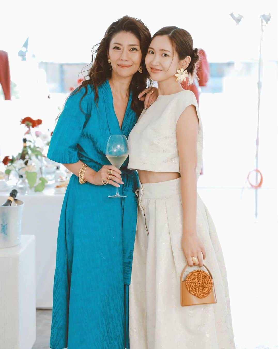 紗栄子さんのインスタグラム写真 - (紗栄子Instagram)「昨年出会って一瞬で好きになったブランド @destree の創業者でありチーフブランドオフィサーの ジェラルディーヌが初来日するとのことで、 先日 @iza_official の新店舗にてアフタヌーンティーのパーティがありました🫖🤍🍮✨   @destree の芸術から着想を得たファッションアイテムたちは彫刻的なシルエットが特徴的で、優美でユニークな彼女のエッセンスがアイテムたちにもしっかり反映されていることを感じる時間となりました😌🫶🏻🤍  久しぶりに @mademoiselle_yulia と @tanakataki にも逢えて嬉しかったな🥰🫶🏻🧡  この日の私のファッションはもちろん全身 @destree です💚💚」7月9日 17時58分 - saekoofficial