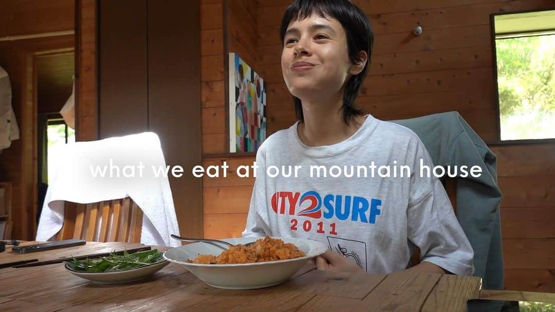 大屋夏南のインスタグラム：「New vlog is up on my channel 💫English subs are coming soon 🦋Link in my stories 😉 今週は山の家で食べたもののビデオ😋ササッと簡単シンプルご飯4日分🍴リンクはストーリーズに🕺🏻」