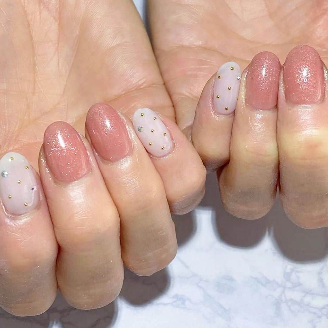 のインスタグラム：「𝔻𝕠𝕥 ℕ𝕒𝕚𝕝𝕤 𓂃٭𓈒𓏸 nails by  @sakurako_nail1248   #ドットネイル #コーラルピンクネイル  #シアーネイル  #シアーカラー  #夏ネイル #大人可愛いネイル  #dotnails  #coralpinknails  #sheernails  #sheercolor  #summernails  #cutenails   #erikonail #nails #naildesign #nailstagram #nailart #エリコネイル #ネイル #ネイルデザイン  #erikonail #表参道ネイルサロン #erikonail淡路桜子」