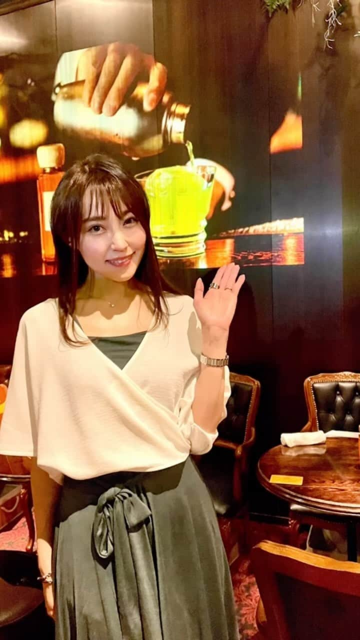 中川祐子のインスタグラム：「食べる香水🧡JOUR DE CHANCE🧡 のローンチイベント＆試食会にご招待頂きました✨ . オシャレなボトルが目を引く 香水のような高級シロップ🍾✨ . 蓋を開けた瞬間、上品で爽やかな香りに包まれて 気分が上がる〜💓 . カクテルやサラダ、チーズ、 アイスクリームまで！！ どんな一皿もまるで魔法を掛けたように グレードアップさせちゃう素敵な逸品です✨ . これが食卓にあれば 毎日がまさに「JOUR DE CHANCE」=幸運な日 になりそう😉✨ . 詳しくはこちらをチェックしてね♪ ↓ @jdc.japan https://jourdechance.hp.peraichi.com/ . #食べる香水 #JOURDECHANCE #jourdéchance #幸運な日 #ローンチイベント #試食会 #ラグジュアリーシロップ #ベルガモット #ベルガモット緑茶トニック #生ハムとクリームチーズ #アイスクリーム #ペアリング #pairing #バーデンダー #バーテンダーが開発 #ワンランク上の生活  #素敵な時間  #人生を彩る」