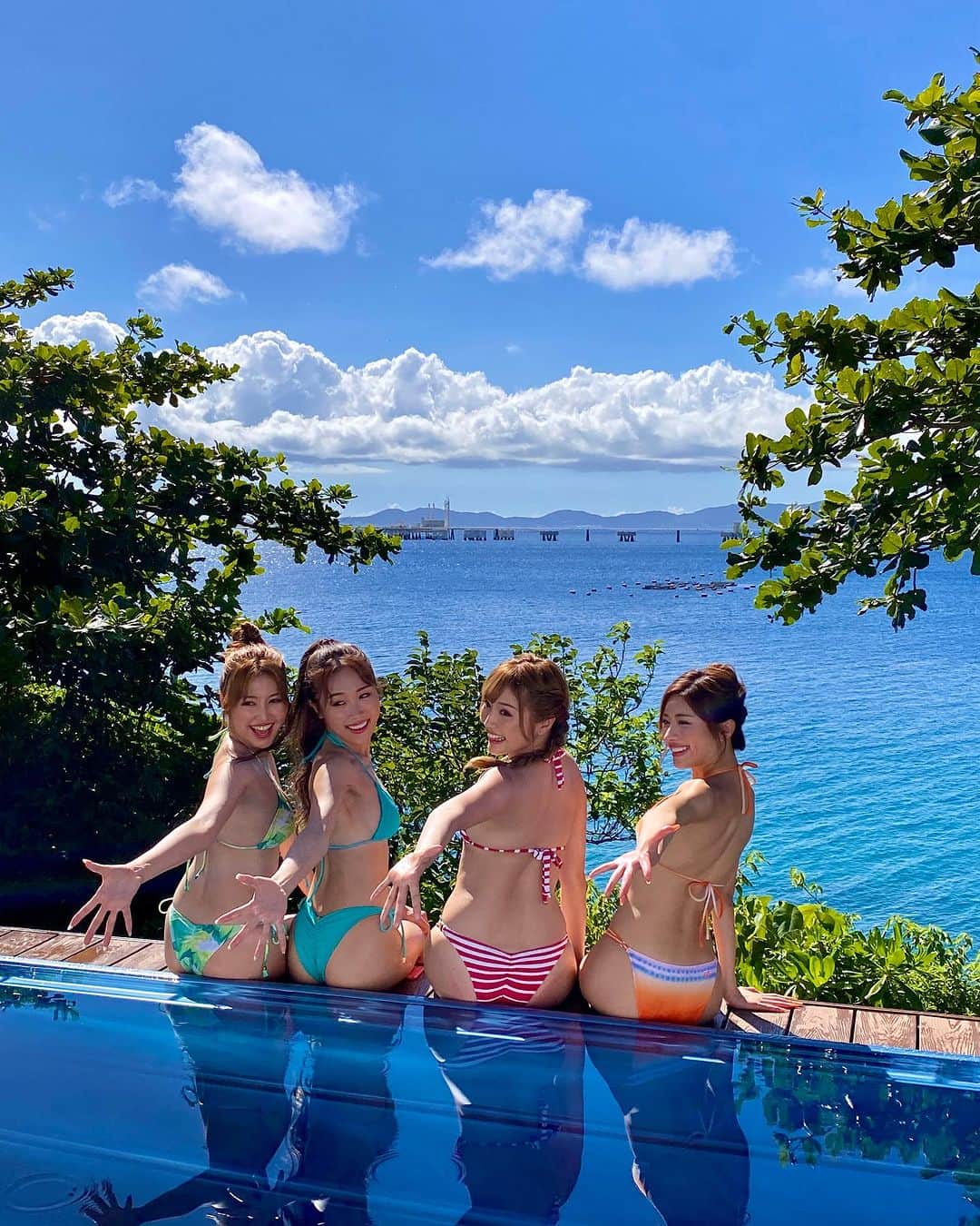 CYBERJAPAN Staffさんのインスタグラム写真 - (CYBERJAPAN StaffInstagram)「一枚だけスペシャルにお見せしましょう✨ こんな晴天に恵まれて、沖縄の海バックに撮れるなんて、最高です！ 皆んな日焼け止めSPF50塗っても日焼けしてます。  #modelshoot #bikini #bikinigirl #okinawa #沖縄 #海 #ocean #beach #swimwear #swimming #swimmingpool  #cyberjapan」7月9日 18時15分 - cyberjapan
