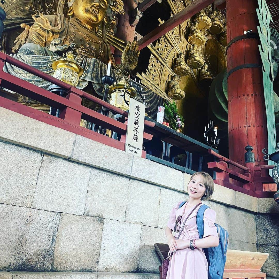 Arisa Nanaseさんのインスタグラム写真 - (Arisa NanaseInstagram)「3枚目以降を見るといいことあるかも！？👀✨奈良の東大寺。初めて修学旅行で見た時から何回か行ったけどやっぱりその大きさに感動。外国人観光客がたくさんいました😊 日本というと、近くの京都に行く方が多いかもしれませんが、私的に鹿とこんなに触れ合えて大仏も拝める奈良は1番おすすめかも！？もっと広まるといいな☺️ #東大寺　#奈良県　#奈良観光　#東大寺大仏殿 #大仏　#観光客　#奈良公園　#日本観光　#日本案内　#nara #todaiji #japantravel」7月9日 18時20分 - arisa.nanase