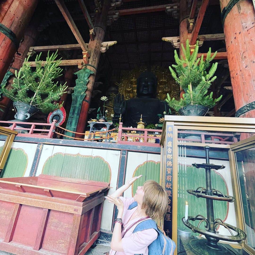 Arisa Nanaseさんのインスタグラム写真 - (Arisa NanaseInstagram)「3枚目以降を見るといいことあるかも！？👀✨奈良の東大寺。初めて修学旅行で見た時から何回か行ったけどやっぱりその大きさに感動。外国人観光客がたくさんいました😊 日本というと、近くの京都に行く方が多いかもしれませんが、私的に鹿とこんなに触れ合えて大仏も拝める奈良は1番おすすめかも！？もっと広まるといいな☺️ #東大寺　#奈良県　#奈良観光　#東大寺大仏殿 #大仏　#観光客　#奈良公園　#日本観光　#日本案内　#nara #todaiji #japantravel」7月9日 18時20分 - arisa.nanase