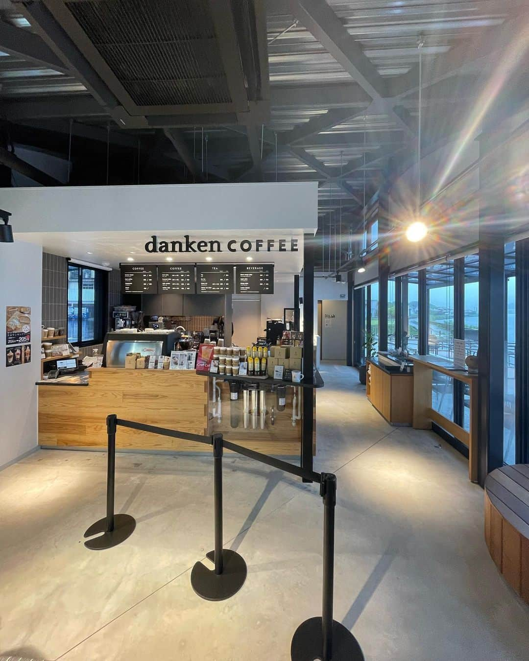 及川真夢さんのインスタグラム写真 - (及川真夢Instagram)「danken COFFEE IKEDAKO PAX☕︎  #dankencoffee  #池田湖 #鹿児島カフェ   てげてげでよか〜💪☺︎」7月9日 18時29分 - oikawa_mayu